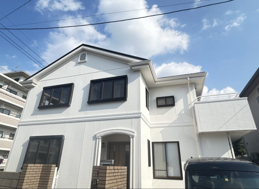 ホワイト系外壁塗装事例